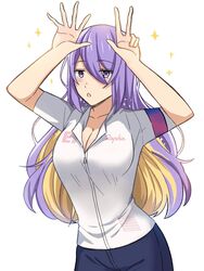  :o adhitya_herdiawan alternate_costume blonde_hair breasts cleavage colored_inner_hair cycling_uniform female highres hololive hololive_indonesia moona_hoshinova multicolored_hair open_mouth purple_eyes purple_hair simple_background solo v virtual_youtuber white_background 