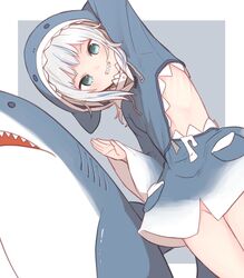  aqua_eyes arm_up blue_hair clothing_cutout commentary female gawr_gura gawr_gura_(1st_costume) grin groin highres hololive hololive_english hood hoodie looking_at_viewer miyako_(naotsugu) ribs sharp_teeth side_cutout smile solo stuffed_animal stuffed_shark stuffed_toy teeth virtual_youtuber zipper zipper_pull_tab 