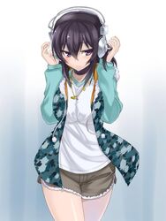  bad_id bad_twitter_id black_hair blush breasts camouflage closed_mouth cosplay cowboy_shot female hair_between_eyes headphones hood hood_down hoodie inactive_account jacket konohana_enishi large_breasts looking_away nitroplus original purple_eyes raglan_sleeves sengoku_aky short_shorts shorts sleeveless sleeveless_hoodie smile solo star_(symbol) super_sonico super_sonico_(cosplay) thighs 