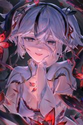  absurdres black_eyes black_flower blake_bloom_(wuthering_waves) breasts camellya_(wuthering_waves) cleavage collar commentary female flower hair_flower hair_ornament hair_vines hand_on_own_face highres looking_at_viewer medium_breasts nielc27 open_mouth short_hair short_twintails smile solo twintails upper_body white_collar white_hair wuthering_waves 