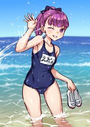  arm_up armpits black_bow blue_one-piece_swimsuit blue_sky blunt_bangs blurry blush bow breasts character_name clothes_writing collarbone commentary_request covered_navel cowboy_shot day depth_of_field fate/grand_order fate_(series) female gradient_sky grin hairbow hand_up helena_blavatsky_(fate) helena_blavatsky_(swimsuit_archer)_(fate) helena_blavatsky_(swimsuit_archer)_(first_ascension)_(fate) high_ponytail hip_focus holding holding_shoes leaning_to_the_side looking_at_viewer medium_hair name_tag ocean old_school_swimsuit one-piece_swimsuit one_eye_closed outdoors ponytail purple_eyes purple_hair school_swimsuit shoes sky small_breasts smile solo squirting_liquid standing swimsuit tanaka_gorbachev thighs unworn_shoes uwabaki wading water wet white_footwear 