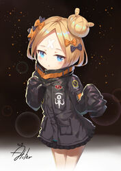  abigail_williams_(fate) abigail_williams_(traveling_outfit)_(fate) aliter black_bow black_jacket blonde_hair blue_eyes blush bow commentary_request cowboy_shot crossed_bandaids fate/grand_order fate_(series) female hair_bun hairbow highres jacket long_hair long_sleeves looking_at_viewer official_alternate_costume orange_bow parted_bangs parted_lips polka_dot polka_dot_bow signature single_hair_bun sleeves_past_fingers sleeves_past_wrists solo standing 