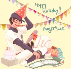  1boy ace_of_diamond baseball_bat baseball_cap baseball_uniform birthday_cake bow box brown_hair cake closed_eyes dated english_text food frances full_body gift gift_box happy_birthday hat indian_style lipstick_mark male_focus no_shoes open_mouth pants party_hat pennant pillow sawamura_eijun scroll shirt shoes signature sitting smile socks socks_over_pants solo sportswear stirrup_legwear string_of_flags toeless_legwear twitter_username undershirt uniform unworn_shoes white_pants white_shirt wrapping_paper yellow_background 