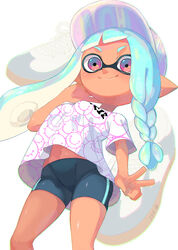  arm_up baseball_cap bike_shorts black_shorts blue_hair braid breasts dark-skinned_female dark_skin female from_below hand_on_own_cheek hand_on_own_face hat highres inkling inkling_girl inkling_player_character long_hair looking_at_viewer looking_down minamidena navel pointy_ears print_shirt red_eyes shirt short_shorts short_sleeves shorts smile solo splatoon_(series) suction_cups tentacle_hair thighs v white_hat white_shirt 