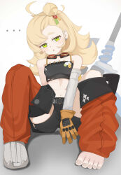  ... akacolor black_shirt blonde_hair brown_gloves detached_pants eyelashes female gloves goggles green_eyes grey_background hair_bun highres long_hair midriff navel orange_pants pants piper_wheel shirt shoes single_bare_foot single_hair_bun single_shoe sitting solo toenails white_shoes zenless_zone_zero 