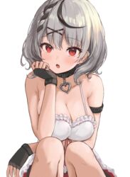  bangs bare_shoulders black_gloves black_hair blush breasts camisole cleavage collarbone female fingerless_gloves gloves grey_hair highres hololive large_breasts looking_at_viewer multicolored_hair open_mouth red_eyes sakamata_chloe sauvignon short_hair simple_background solo streaked_hair virtual_youtuber white_background white_camisole 