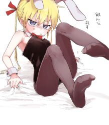  anger_vein animal_ears annoyed arm_support bed_sheet black_leotard blonde_hair blue_eyes bow bowtie breasts commentary detached_collar fake_animal_ears female hair_ribbon hanabi_(yuruneko0624) highres kill_me_baby leg_up leotard long_hair looking_at_viewer no_shoes pantyhose parted_lips playboy_bunny rabbit_ears red_bow red_bowtie red_ribbon ribbon sheet_grab sitting small_breasts sonya_(kill_me_baby) strapless strapless_leotard translation_request twintails white_background white_wrist_cuffs wrist_cuffs 