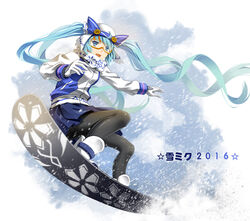  2016 aqua_hair black_pantyhose blue_eyes blue_jacket blue_skirt character_name commentary_request cross_akiha female full_body gloves goggles goggles_on_eyes hatsune_miku jacket long_hair multicolored_clothes multicolored_jacket owl_ears pantyhose photoshop_(medium) skirt snow snowboard snowboarding snowflake_print snowing solo sportswear twintails two-tone_jacket very_long_hair vocaloid white_jacket yuki_ga_tokeru_mae_ni_(vocaloid) yuki_miku yuki_miku_(2016) 