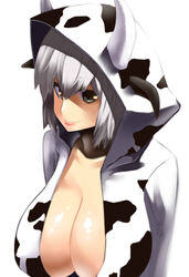  absurdres animal_print bad_id bad_pixiv_id breasts cleavage cow_girl cow_horns cow_print doku-chan_(dokkudokudoku) female grey_eyes highres hood hoodie horns huge_breasts lips looking_at_viewer original short_hair silver_hair simple_background smile solo white_background 