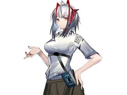  ahoge alternate_costume antennae arknights black_skirt clothes_writing cowboy_shot demon_horns eugle_na female grey_hair hand_on_own_hip hand_up highres horns red_nails shirt short_hair simple_background skirt solo w_(arknights) white_background white_shirt yellow_eyes 