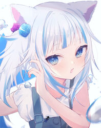  animal_ears blue_eyes blue_hair blush cat_ears commentary cube_hair_ornament female fins fish_tail gawr_gura gawr_gura_(casual) grey_hair hair_ornament highres hololive hololive_english multicolored_hair official_alternate_costume okomeillust open_mouth shark_tail sharp_teeth side_ponytail solo streaked_hair tail teeth upper_body virtual_youtuber 