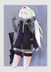  absurdres an-94 an-94_(girls&#039;_frontline) an-94_(mod3)_(girls&#039;_frontline) aqua_eyes arms_up artist_name assault_rifle black_hairband blonde_hair border breasts closed_mouth feet_out_of_frame female girls&#039;_frontline gloves grey_gloves gun hairband highres holding holding_gun holding_weapon index_finger_raised jacket long_hair long_sleeves looking_at_viewer ponytail rifle simple_background small_breasts smile solo standing sugac tactical_clothes weapon white_border 