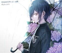  1boy ahoge artist_name black_hair blue_flower commentary_request danganronpa_(series) danganronpa_v3:_killing_harmony flower from_side hair_between_eyes half-closed_eyes holding holding_umbrella hydrangea jacket light_smile long_sleeves looking_at_viewer male_focus pink_flower profile purple_flower rain saihara_shuichi short_hair sideways_glance striped_clothes striped_jacket translation_request transparent transparent_umbrella twitter_username umbrella umbrella_over_shoulder yellow_eyes z-epto_(chat-noir86) 