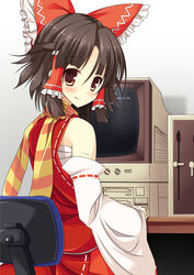  absurdres at_computer bare_shoulders benikurage_(cookie) blush bow brown_eyes brown_hair chair closed_mouth commentary_request computer cookie_(touhou) crt detached_sleeves fang_out female frilled_bow frills from_behind hair_tubes hairbow hakurei_reimu highres large_bow long_sleeves looking_at_viewer looking_back monitor nontraditional_miko oerba_yun_fang office_chair partial_commentary pc-98_(computer) red_bow red_skirt ribbon ribbon-trimmed_sleeves ribbon_trim sarashi scarf short_hair sidelocks sitting skirt skirt_set smile solo striped_clothes striped_scarf swivel_chair szk touhou upper_body vest wide_sleeves 