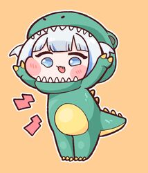  :3 blue_eyes blue_hair blush blush_stickers bulga chibi claw_pose cosplay costume dinosaur_costume dinosaur_tail fangs female gawr_gura hololive hololive_english kigurumi light_blue_hair looking_at_viewer open_mouth simple_background smile solo tail virtual_youtuber yellow_background 