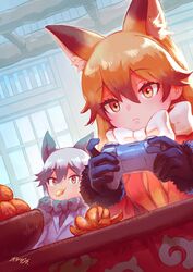  2girls animal_ears black_bow black_bowtie black_hair black_necktie blue_jacket bow bowtie brown_fur brown_gloves brown_hair commentary_request controller eating extra_ears ezo_red_fox_(kemono_friends) food fox_ears fox_girl fruit fur_trim game_controller gloves grey_hair highres jacket kemono_friends long_hair long_sleeves multicolored_hair multiple_girls necktie orange_(fruit) orange_eyes orange_hair orange_jacket orange_necktie orange_slice otsuzaka silver_fox_(kemono_friends) white_bow white_bowtie 