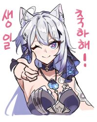  ;) absurdres ahoge amiris_(amiris76455574) animal_ears bikini black_bikini blue_eyes breasts cat_ears commentary_request cropped_torso diamond-shaped_pupils diamond_(shape) female finger_gun highres honkai_(series) honkai_impact_3rd jewelry kiana_kaslana kiana_kaslana_(herrscher_of_finality) kiana_kaslana_(selenic_ripples) korean_commentary korean_text large_breasts long_hair looking_at_viewer necklace official_alternate_costume one_eye_closed shell shell_necklace simple_background smile solo swimsuit symbol-shaped_pupils translation_request very_long_hair white_background white_hair 