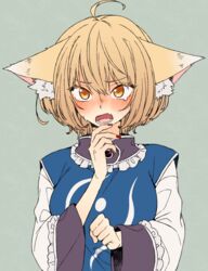  ahoge animal_ear_fluff animal_ears bad_id bad_twitter_id blonde_hair blush female fox_ears green_background hair_between_eyes nail_polish oerba_yun_fang short_hair solo touhou unkmochi upper_body wide_sleeves yakumo_ran yellow_eyes 