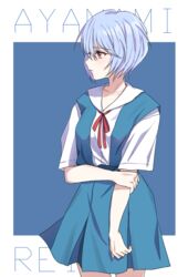  absurdres ayanami_rei blue_background blue_hair character_name closed_mouth collarbone commentary eyes_visible_through_hair female foshu hair_between_eyes highres holding holding_own_arm looking_to_the_side neon_genesis_evangelion red_eyes red_ribbon ribbon school_uniform short_hair simple_background solo standing tokyo-3_middle_school_uniform 