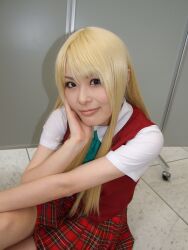  blonde_hair cosplay knee_socks kneehighs mahou_sensei_negima mahou_sensei_negima! mio mio_(cosplayer) photo school_uniform serafuku yukihiro_ayaka 