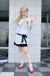  benio blonde_hair cosplay female kurenai long_hair looking_at_viewer photo red_pumps solo zone-00 