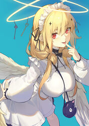  absurdres animal_bag bag black_choker blonde_hair blue_background breasts cat_bag chinese_commentary choker chucolala commentary dress feathered_wings female finger_to_mouth hair_between_eyes halo hand_up highres j.xh key large_breasts leaning_forward long_hair long_sleeves looking_at_viewer maid_headdress multiple_halos puffy_long_sleeves puffy_sleeves red_eyes shoulder_bag simple_background solo suzumiya_rin virtual_youtuber white_dress wings 