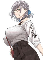  between_breasts black_choker blush braid breasts choker cleavage closed_mouth female green_eyes grey_hair hololive large_breasts looking_at_viewer off-shoulder_sweater off_shoulder official_alternate_costume official_alternate_hairstyle ribbed_sweater ribbon shirogane_noel shirogane_noel_(casual) short_hair simple_background skirt smile snowflake_choker snowflake_pendant solo strap_between_breasts sweater sweater_tucked_in virtual_youtuber wavy_hair white_background white_sweater zucchini 