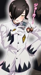  1boy aura bishounen black_hair blush cellphone cellphone_charm charm_(object) dark_background eyelashes gakuran gloves hair_over_one_eye hand_on_own_hip highres holding holding_phone kurosu_jun long_sleeves looking_at_viewer male_focus open_mouth persona persona_2 persona_2_tsumi phone risuko.exe_(artist) school_uniform smile solo suou_tatsuya twitter_username upper_body white_gloves yellow_eyes 