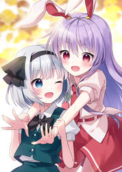  2girls :d ;d animal_ears black_bow black_bowtie black_hairband blue_eyes blush bow bowtie carrot_pin collared_shirt grey_hair hairband highres hug hug_from_behind konpaku_youmu light_purple_hair long_hair multiple_girls necktie one_eye_closed open_mouth puffy_short_sleeves puffy_sleeves rabbit_ears red_eyes red_necktie red_skirt reisen_udongein_inaba shirt short_hair short_sleeves sidelocks skirt smile suzuno_naru touhou white_shirt wing_collar 