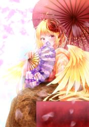  alternate_costume arm_up besuteia bird_wings blonde_hair blurry blurry_background blush cherry_blossoms commentary_request covering_own_mouth cowboy_shot feathered_wings female folding_fan hand_fan highres holding holding_fan japanese_clothes kimono looking_at_viewer multicolored_hair niwatari_kutaka obi oil-paper_umbrella petals print_kimono red_eyes red_hair sash short_hair sitting smile solo touhou two-tone_hair umbrella wings yagasuri 