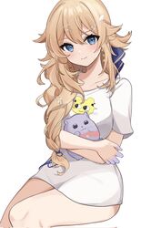  blonde_hair blue_eyes blue_ribbon braid breasts collarbone crossed_arms earrings etoria female hair_ornament hair_ribbon highres jewelry kaneko_lumi long_hair no_pants phase_connect ribbon second-party_source shirt single_braid sitting solo virtual_youtuber white_shirt 