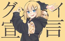  alternate_costume black_hoodie blonde_hair blue_eyes bubba_(watson_amelia) canine commentary english_commentary female from_side goodbye_sengen_(vocaloid) hair_ornament hololive hololive_english hood hoodie mittsu ok_sign parody short_hair smile solo v virtual_youtuber watson_amelia yellow_background 