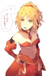  bandeau blonde_hair braid commentary_request detached_sleeves fate/apocrypha fate_(series) female green_eyes hair_ornament hair_scrunchie half_up_braid hand_on_own_hip highres long_hair looking_at_viewer mordred_(fate) mordred_(fate/apocrypha) navel nishikiya open_mouth ponytail red_bandeau red_scrunchie red_skirt scrunchie simple_background skirt solo speech_bubble stomach translation_request white_background 