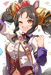  +_+ ;d absurdres animal_ears arm_up black_hair blush breasts brown_eyes commentary_request confetti cropped_jacket female hand_up highres horse_ears horse_girl horse_tail jacket large_breasts long_sleeves marvelous_sunday_(umamusume) navel oerba_yun_fang one_eye_closed open_clothes open_jacket outstretched_arm red_ribbon ribbon sash shi_(kamokamo910) shoulder_sash simple_background smile solo starting_future_(umamusume) tail translation_request twintails umamusume upper_body white_background white_jacket 