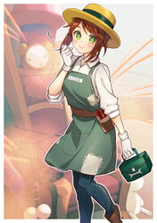  +_+ :&gt; akariko apron blue_pants blush boater_hat boots border brown_footwear brown_hair chair closed_mouth collared_shirt commentary_request denim emma_woods female freckles gloves green_apron green_eyes hand_up head_tilt highres holding identity_v jeans knee_boots long_sleeves looking_at_viewer pants parted_bangs patch shirt short_hair sidelocks smile solo standing toolbox white_border white_gloves white_shirt wing_collar yellow_headwear 