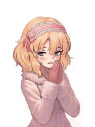  asagi_noko blonde_hair coat commentary_request female fur_trim gloves green_eyes hairband idolmaster idolmaster_cinderella_girls lolita_hairband looking_to_the_side own_hands_clasped own_hands_together parted_lips pink_hairband pink_ribbon red_gloves ribbon sakurai_momoka short_hair simple_background smile solo upper_body wavy_hair white_background white_coat winter_clothes 