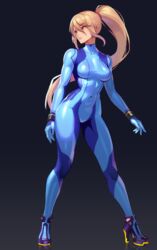  black_background blonde_hair blue_bodysuit blue_eyes blue_gloves bodysuit breasts female full_body gloves hair_between_eyes highres latex latex_bodysuit long_hair looking_to_the_side medium_breasts metroid ponytail samus_aran simple_background solo volyz zero_suit 