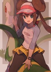  black_pantyhose blue_eyes blush bow breasts brown_hair double_bun feet_out_of_frame female hair_bun highres long_hair looking_at_viewer medium_breasts open_mouth pantyhose pantyhose_under_shorts pink_bow pokemon pokemon_(creature) pokemon_bw2 raglan_sleeves red_eyes riding riding_pokemon rosa_(pokemon) serperior shorts simple_background smile tomioka_jirou twintails visor_cap wristband yellow_shorts 