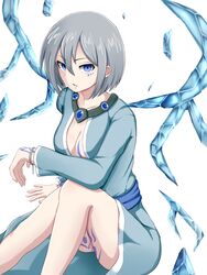  arm_tattoo bare_legs blue_eyes blue_gemstone blue_sash bracelet breast_tattoo breasts cleavage collarbone commentary_request detached_wings facial_tattoo feet_out_of_frame female gem grey_hair grey_kimono hair_between_eyes highres ice ice_wings irma_(mon-musu_quest!) japanese_clothes jewelry kimono knee_up leg_tattoo long_sleeves looking_at_viewer medium_breasts mon-musu_quest! mon-musu_quest:_paradox open_clothes open_kimono parted_lips partial_commentary raichi_(ddq0246) ringed_eyes sash short_hair simple_background sitting solo tattoo usekh_collar white_background wings witch 