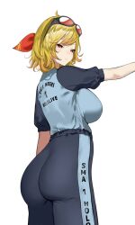  arm_up ass black_pants blonde_hair blue_shirt bow breasts eyewear_on_head hairbow highres hololive hololive_indonesia kaela_kovalskia long_hair miyou pants red_eyes shirt shirt_tucked_in short_sleeves sideboob sunglasses track_pants virtual_youtuber 