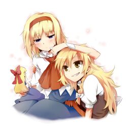  2girls alice_margatroid ascot bad_link blonde_hair blue_eyes braid capelet doll grin kiji_(manekinuko-tei) kirisame_marisa long_hair multiple_girls shanghai_doll short_hair smile string touhou yellow_eyes 