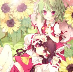  2girls arm_up ascot bad_id bad_pixiv_id blush bow brown_hair detached_sleeves flower green_hair hair_tubes hairbow hakurei_reimu hand_in_own_hair kazami_yuuka lap_pillow long_hair lying midriff moriyama_shijimi multiple_girls navel on_back open_mouth parasol photoshop_(medium) purple_eyes red_eyes shirt short_hair sitting skirt skirt_set smile sunflower sunlight touhou umbrella 