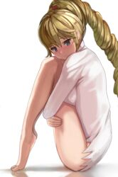  :3 barefoot blonde_hair blue_eyes blush breast_press breasts clarus_tonitrus closed_mouth commentary_request eyebrows female from_side full_body hugging_own_legs long_hair medium_breasts nose_blush shadow shirt simple_background solo soushin_shoujo_matoi tomoki_(omaenoie) white_background white_shirt 