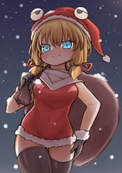  absurdres black_background black_gloves black_thighhighs blonde_hair blue_eyes christmas closed_mouth commentary cowboy_shot female gloves gradient_background hat highres holding holding_sack looking_at_viewer moriya_suwako pyonta red_hat sack santa_costume santa_hat shiki_karin sidelocks sleeveless smile snowing solo standing thighhighs touhou 