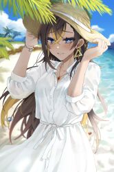  absurdres alternate_costume beach bikini bikini_under_clothes black_hair blonde_hair blue_eyes blurry blurry_background blush bracelet brown_hat cloud crossed_bangs dark-skinned_female dark_skin day dehya_(genshin_impact) dress earrings female genshin_impact hair_between_eyes hands_on_headwear hat highres jewelry long_hair looking_at_viewer necklace nijikun outdoors seashell shell sky solo sparkle sun_hat swimsuit tree white_dress 