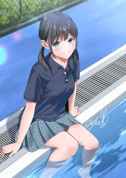  arm_support black_hair blue_eyes blue_sky blush chain-link_fence closed_mouth cloud collared_shirt commentary_request day female fence grey_skirt highres kneehighs long_hair looking_at_viewer low_ponytail low_twintails original outdoors plaid_clothes plaid_skirt pleated_skirt polo_shirt ponytail pool poolside school_uniform shirt short_sleeves signature sitting skirt sky smile soaking_feet socks solo soragane_(banisinngurei) twintails water 
