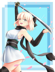  absurdres ahoge arm_guards armpits black_bow black_scarf blonde_hair blush bow breasts commentary_request fate/grand_order fate_(series) female hairbow highres japanese_clothes katana kimono koha-ace looking_at_viewer obi okita_souji_(fate) okita_souji_(koha-ace) okita_souji_(second_ascension)_(fate) sash scarf shinsengumi short_hair short_kimono sleeveless sleeveless_kimono smile solo sword thighhighs ultra258 weapon white_kimono yellow_eyes 