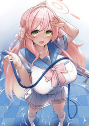  assault_rifle blue_archive bow bowtie braid breasts bullpup collarbone female from_above green_eyes gun hair_between_eyes halo hanako_(blue_archive) highres holding holding_hose hose keyfanjun kneehighs l85 large_breasts long_hair looking_at_viewer miniskirt open_mouth pink_hair pleated_skirt pool rifle sailor_collar school_uniform short_sleeves skirt smile socks solo very_long_hair water weapon 