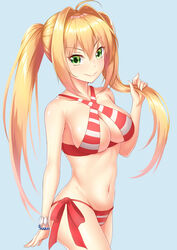  :&gt; ahoge bikini blonde_hair bracelet breasts closed_mouth commentary criss-cross_halter fate/grand_order fate_(series) female green_eyes hair_between_eyes hair_intakes halterneck highres jewelry large_breasts long_hair looking_at_viewer navel nero_claudius_(fate) nero_claudius_(swimsuit_caster)_(fate) side-tie_bikini_bottom smile solo striped_bikini striped_clothes swimsuit twintails v-shaped_eyebrows yuunagi_(0217) 