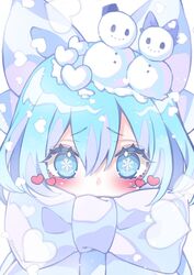  blue_bow blue_eyes blue_hair blush bow cirno commentary covered_mouth female hair_between_eyes hairbow heart highres kyouda_suzuka looking_at_viewer multicolored_hair object_on_head portrait purple_hair scarf scarf_bow short_hair simple_background snow_on_head snowflakes snowman snowman_on_head solo symbol-shaped_pupils touhou twitter_username white_background white_scarf 